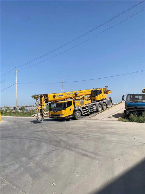 杜尔伯特吊车作业时，可能会产生哪些额外收费项目？