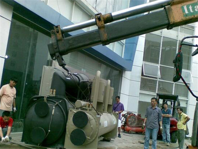 杜尔伯特随车吊和汽车吊的核心区别是什么？哪种更省钱？