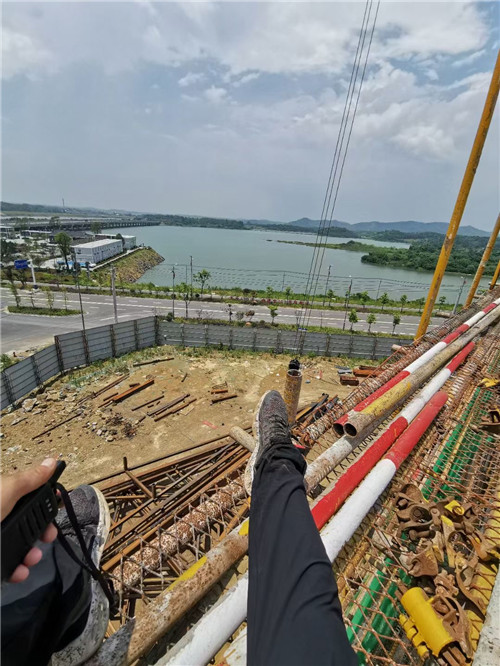 杜尔伯特作业中发生设备损坏或人员意外，责任怎么划分？