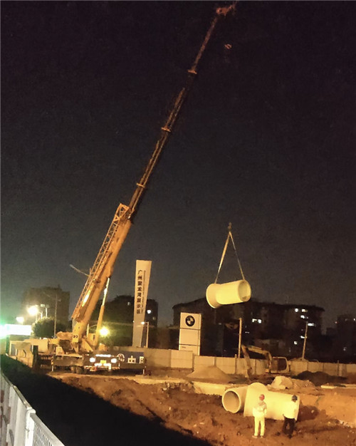 杜尔伯特“弯臂矫正”—— 吊车的 “形变补偿” 技术