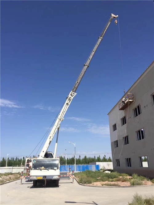 杜尔伯特“轻装强干”—— 吊车的 “轻量化臂架” 技术